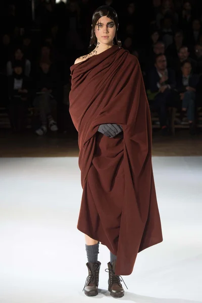 Look 28